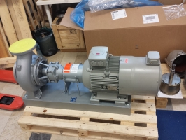 Heat transfer oil pump with speed regulation