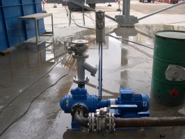 Unlouading pump for isocyanate